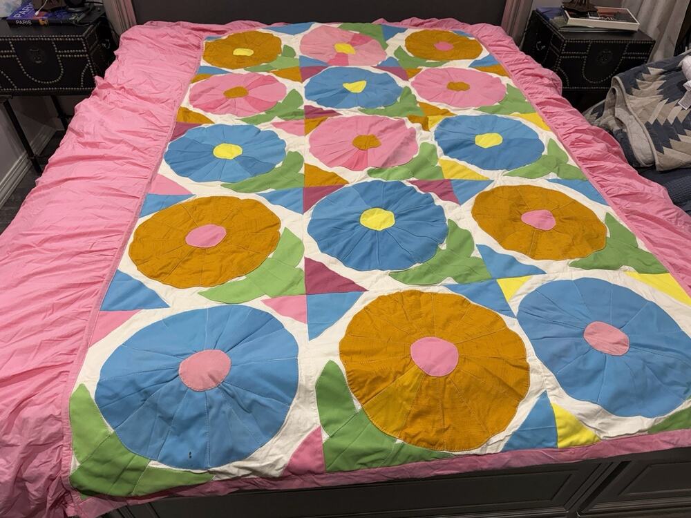 Vintage 60s 70s Handmade Floral Patchwork Quilt Colorful Retro Bedspread 89x81in